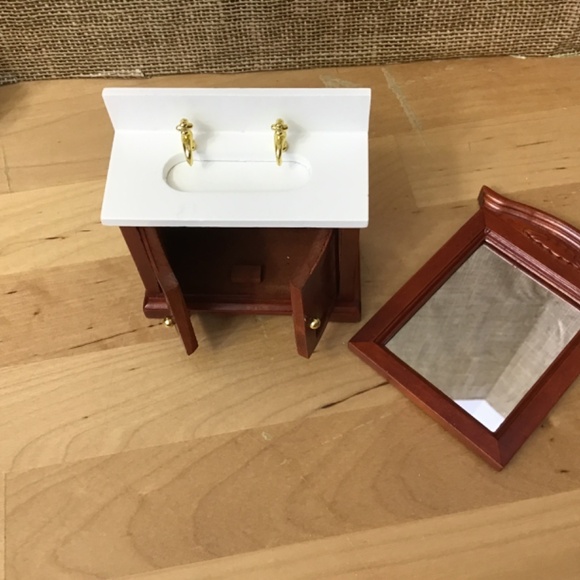 Dollhouse Miniature Bathroom - Picture 5 of 12